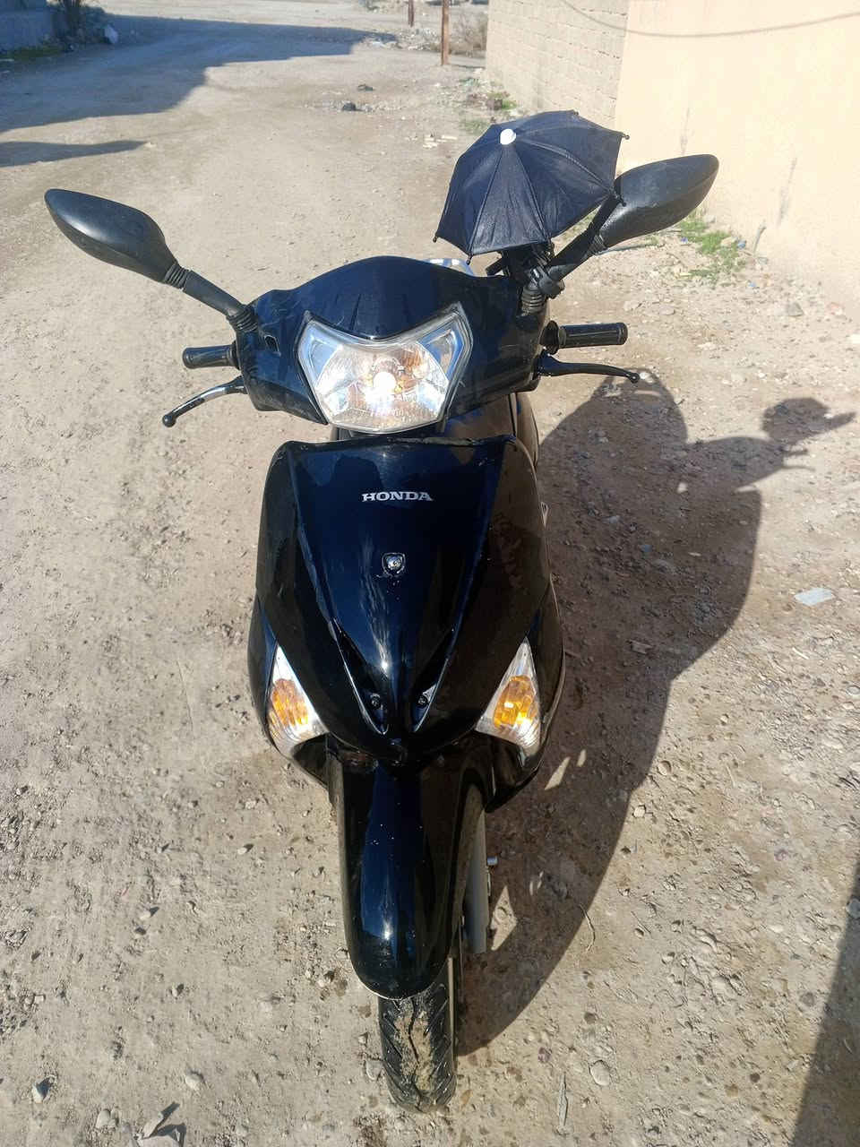 ليدي حديث للبيع كامل مانقص شي باتري جديد تيرات جدد 
كهربائيات   كلها شغاله ***********
