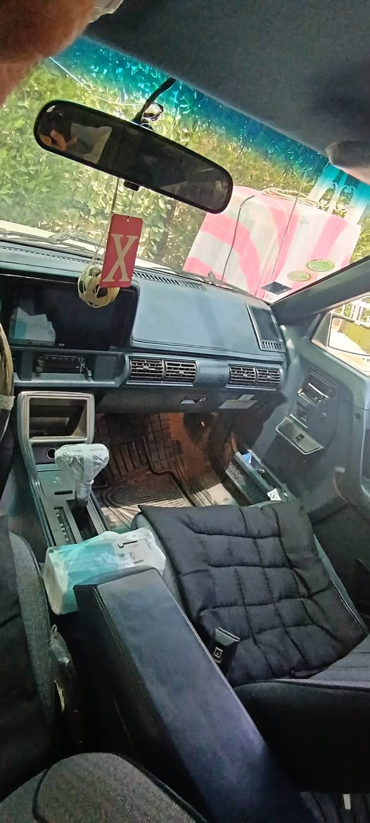 اولدز موبيل 1990 محرك امبالا والكير أصلي شرط تبريد ثلج مكفوله كفاله عامه بس السقف صبغ مال هزه مكفول من اي ضربه غرفه جديده طخم جديد تواير جديده كهربائيات كلها شغاله دبل فيت بم السياره وضع شركه
السعر 65$ بيها مجال خابر وتدلل
***********
***********

