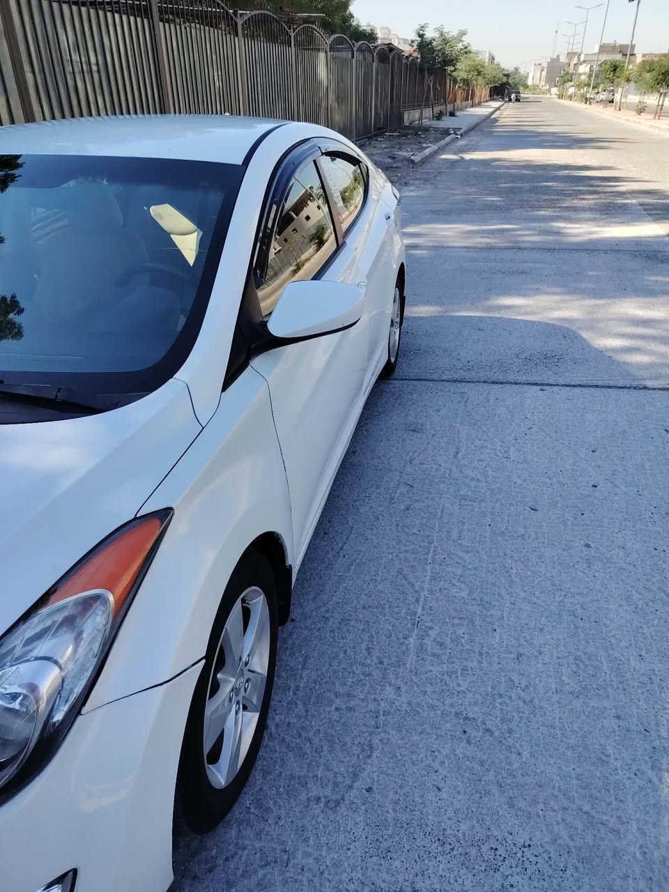 السلام عليكم الانترا للبيع موديل 2011 مضلع رقم جديد بسمي  داخل لونين  تبريد جديد منظومه كامله  بيها صبغ 4 قطع صفحت السايق بدون دواخل  ماشيه 140  وارد امريكي  
مكاني بغداد الكرخ السعر 93 بيها مجال بسيط رقمي 
***********
