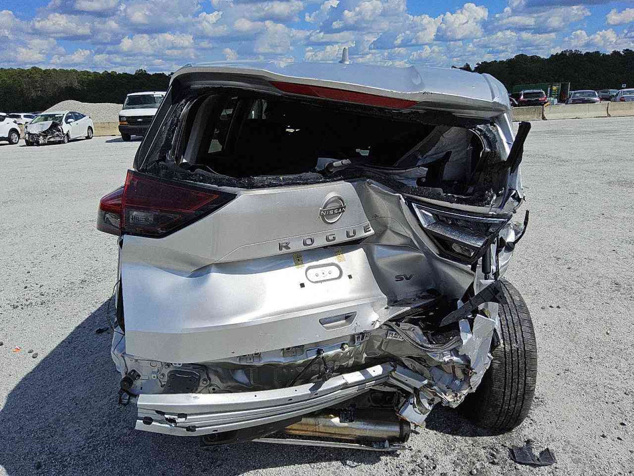 سلام عليكم.
نيسان روج 
موديل ٢٠٢٤ 
٣ سلندر 
سيارة وصلت اليوسفية 
ابيع على حادثه مكمرك و كامل 
السعر ٨٥٠٠$ 
٨٥ ورقة 
***********
