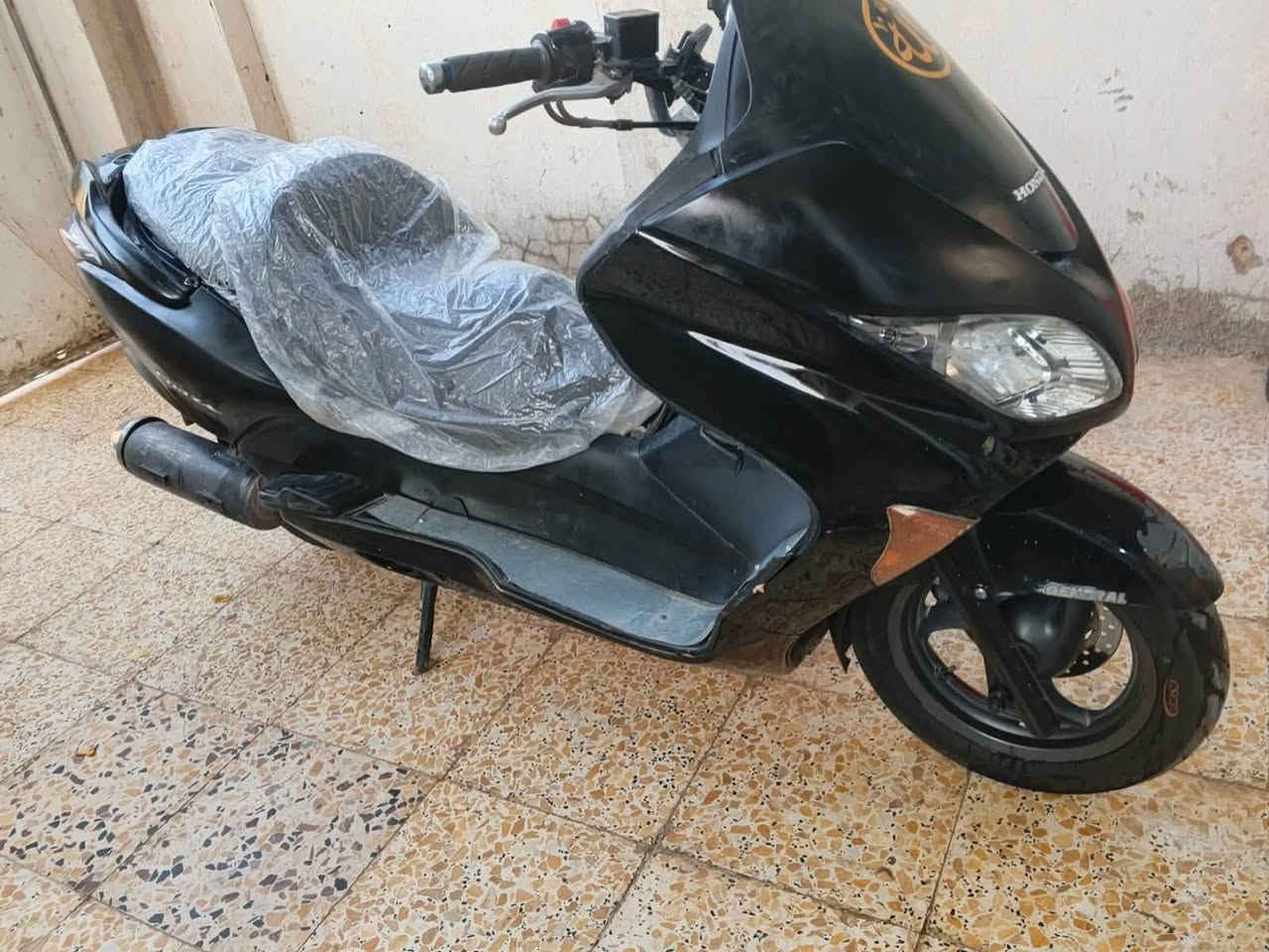 السلام عليكم فورزه 09عميه بلاد نضيفه محرك مكفول ب950وبيها مجال قليل
للاستفسار ‭***********
