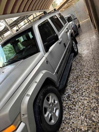 للبيع جيب كومندار  موديل 2007 رقم بغداد دولي سنويه هزه كله جديد  السيا...