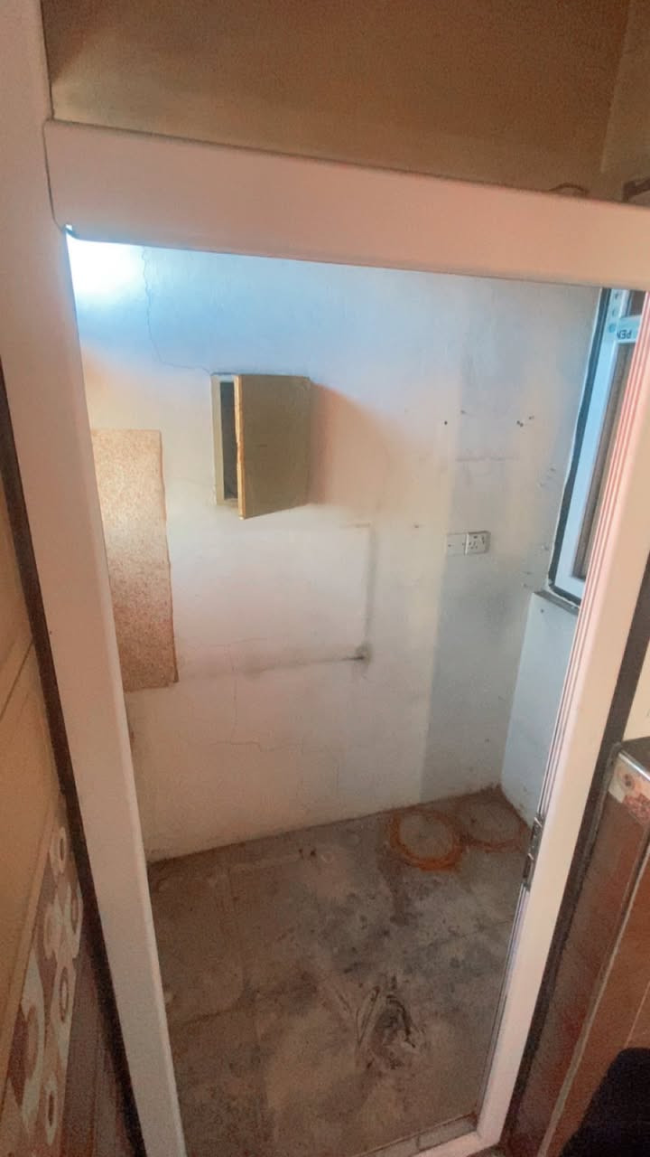 ايجار شقه طابق ثاني
شقه للايجار  طابق ثاني 

مساحه ٧٠ متر  

تتاجر لعائله صغيرة فقط  

في حي اور شارع نادي النفط مجاور عياده سناريا للاسنان

تتكون من غرفين نوم وصاله وحمام منور ترك وبالكونه مطله على الشارع العام إيجارها 300 قفل بدون عمله 

———————————

للأستفسار مكتب ارض الخيرات

حسن ***********
