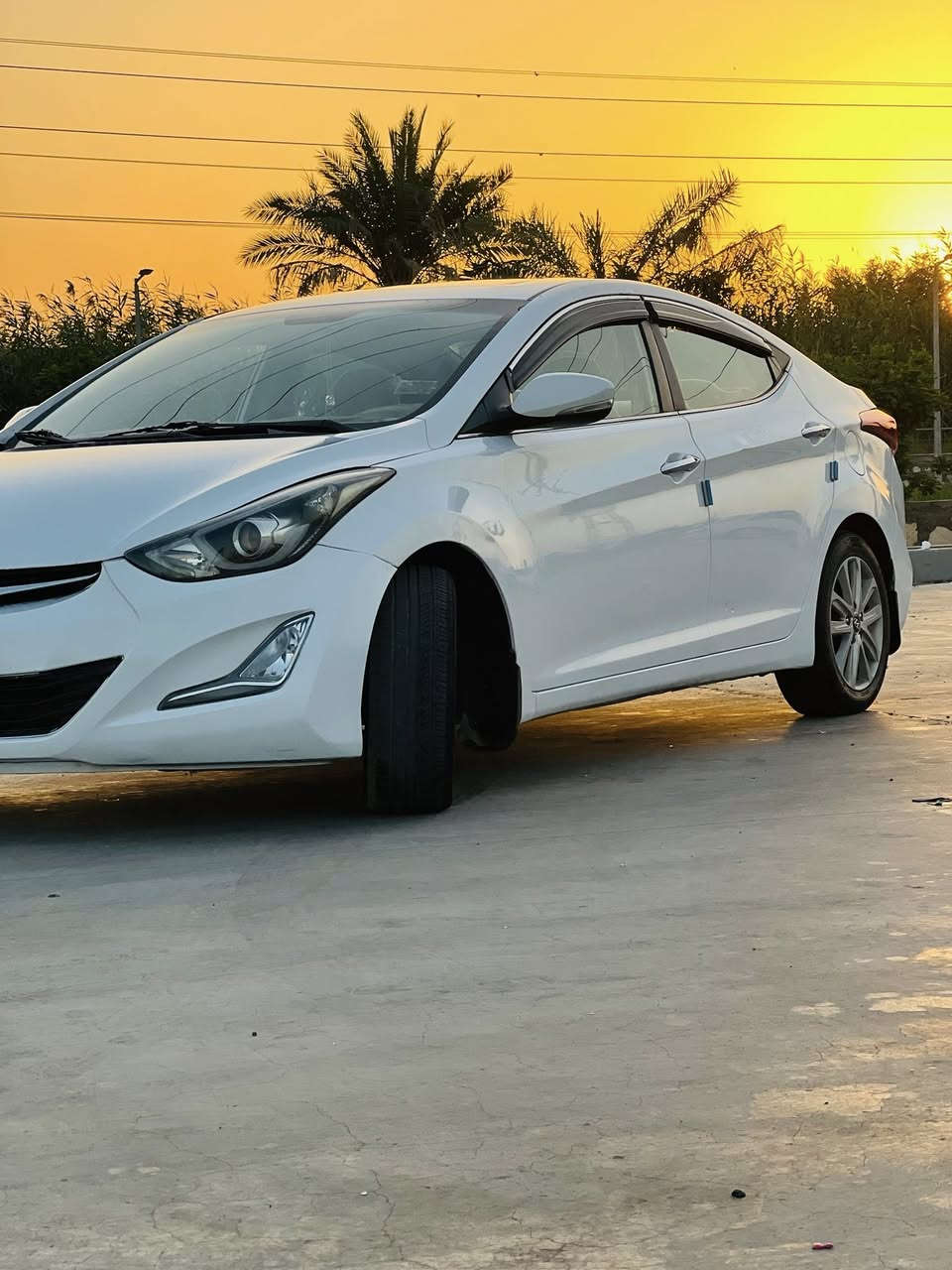 السلام عليكم
النترا موديل 2016 خليجي سياره مكينه 1800 كير حداديه تخم تاير كله جديد تبريد ثلج سنويه جديده انكليزي باقي بس عله ستلام الوحات رقم نجف مداور ثاني يوم السعر 115وبيه مجال 
عليه غرامات مرور 5ورقات يوكعن من سعره 
مكان السياره نجف واتساب ***********
