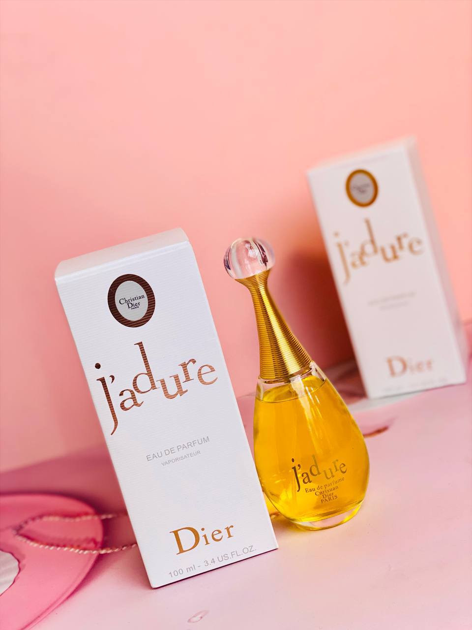 💛 J’adore by Dior 💛
‎عطر أيقوني يجسد الفخامة والأنوثة في كل رشة.
‎مقدمة منعشة من اليوسفي، قلب نابض بعبير الياسمين وزهر البرتقال، وقاعدة دافئة من خشب الصندل والفانيليا.
‎✨ لأنه ليس مجرد عطر… إنه توقيعك الخاص🤍

جادور… عطر بفوحان يأسر الحواس من أول لحظة، وثبات يدوم من الصباح حتى آخر السهرة🫢🤍
المنشأ فرنسا الاصلي🇫🇷 

السعر ١٣ الاف


**إذا كنت صاحب هذا الإعلان وتريد حذفه لأي سبب، رجاءا أرسل رسالة إلى الدعم الفني**