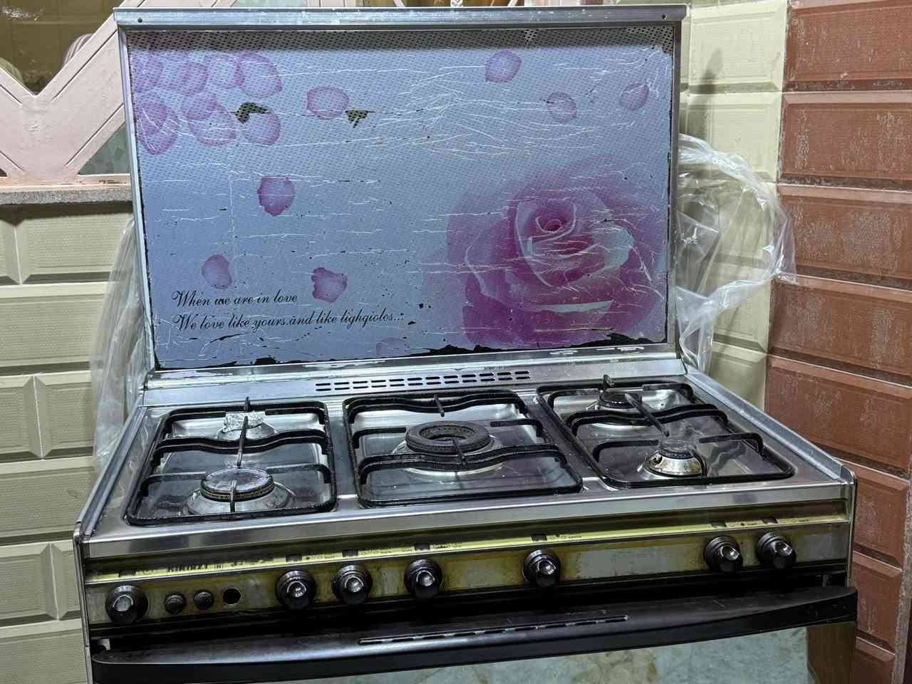 سلام عليكم طباخ كريازىى مصري اصلي  نضيف شغال نار قويه الفرن شغال 5 اعيون سعر 250 مابي اي نقص 
ول مفرغه شغاله السعر 50 الف مكاني كوت الزهراء ***********
