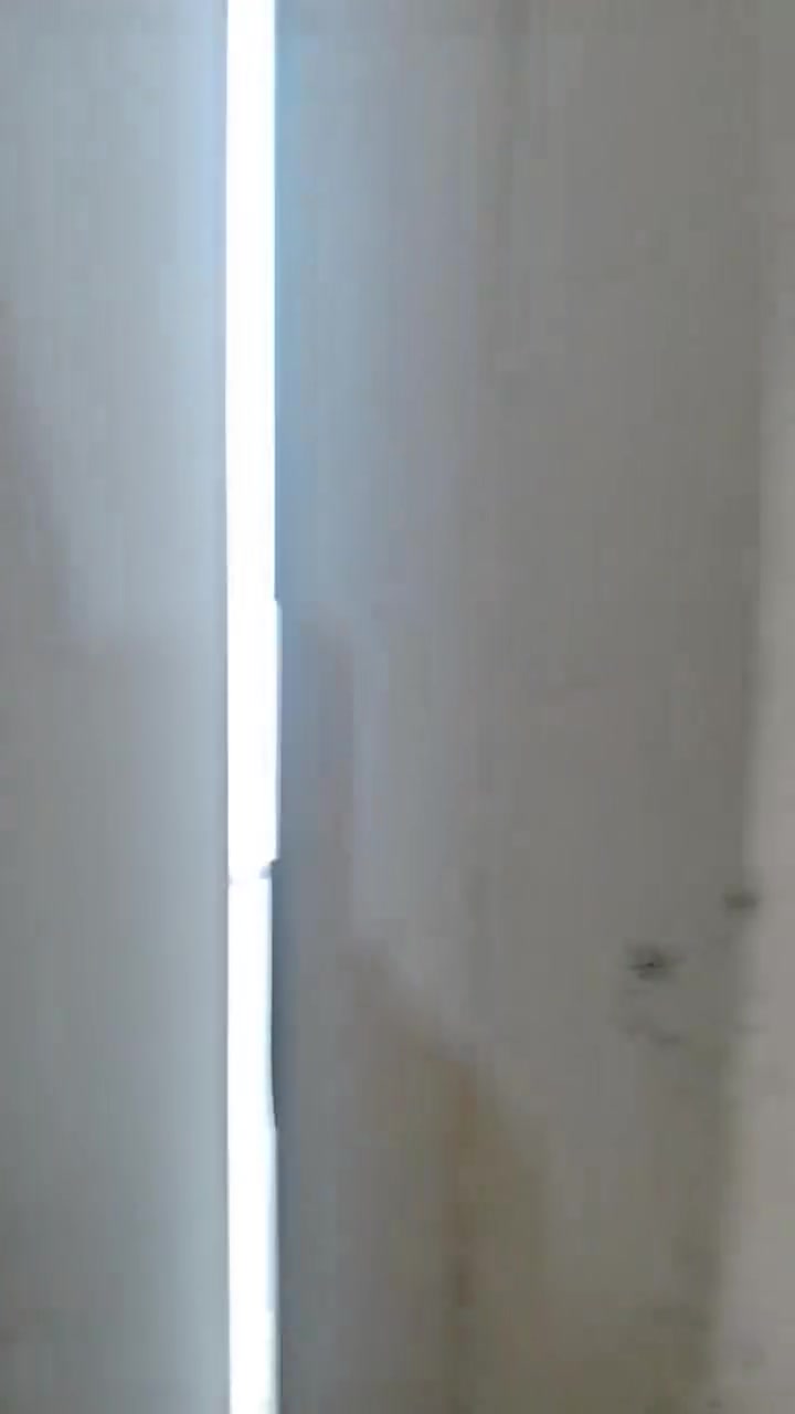 يا الله السلام عليكم بيت للبيع المساحه ١٠٠ متر البراكيه شارع المطار القديم قريب لشارع بناء بلوك سقف اعكاده البيت يحتوي على غرفه صاله مطبخ استقبال صحيات داخلي وخارجي السعر ٢٧ مليون معه المجال الاستفسار على الرقم ***********

