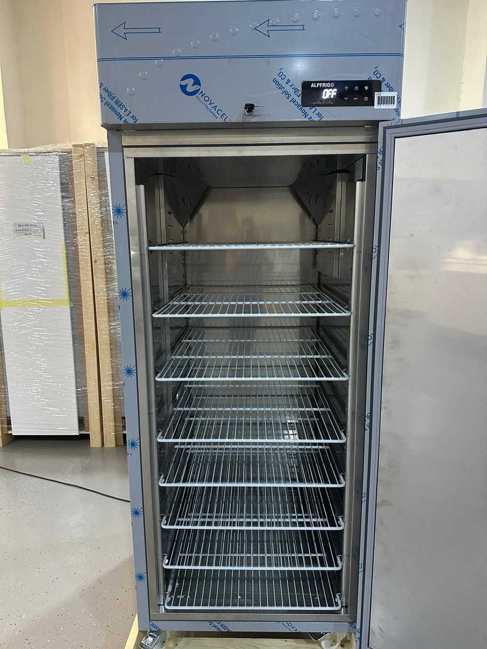 متوفر  1  قطعة فقط
#معرض #الايطالي
حافضه ايس كريم 🍨 الفريكوو أيطاليا 🇮🇹
جديد📦 لك ممستخدم 
موديل 2025 
56 بلانك صغير.   او.   36 بلانك كبير 
8 طابق
تجميد سالب 30-
سنكل فيز  
تبريد هواء
3.5 امبير 
مواصفات عاليه جداً 
تجميد بخاخ
تجميد فول تفتح باب ينزل بس 2 درجه 
✨✨✨
العنوآن بصره
متوفر توصيل إلى جميع محافظات العراق 
السعر والتفاصيل مراسله الصفحة 
اؤ الأتصال هـ ***********
#سيدحسين
