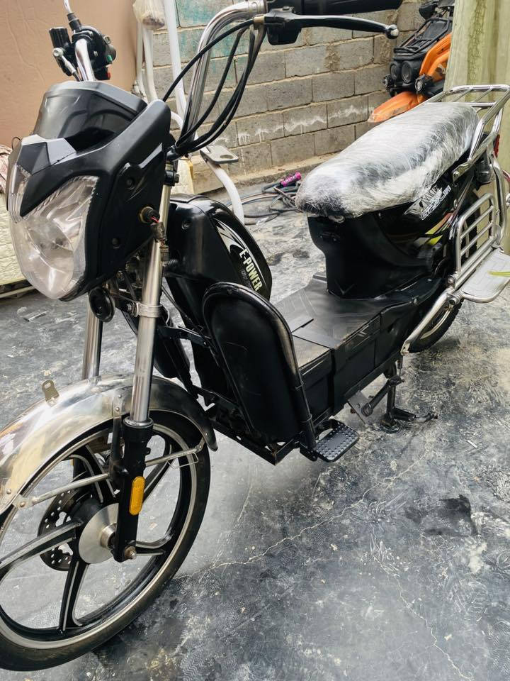 متاح دراجه هارلي نضافه واضحه بلفيديو
قفل من الاخير بدون عمله ب225الف قفل بطارياتها منفوخه بس تمشي طبيعي مكاني فلوجه *********** واتساب او اتصال
