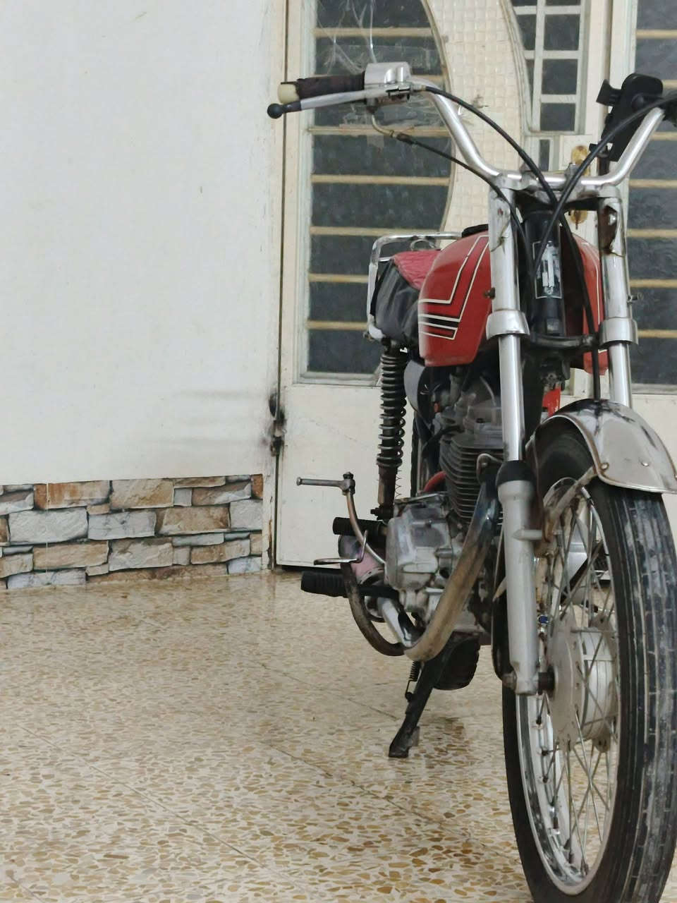 دراجه كدام العين نضافه حلوه ومحرك شرط اخرس صالصنه رياضي سعر230وبيها مجال الشراي مكاني العبور رقمي ***********بي وتساب
