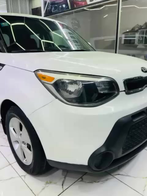 السلام عليكم ورحمة الله وبركاته
 كيا صول موديل 2016 
 السيارة وارد امريكي حادثها موضح بالسونار

مكينة      1600      GDI  كير AT  كفالة من الفتح والتبديل 
حدادية وتبريد وتخم تايرات وباتري ومنظومة المي والبانزين كله جديد السيارة مال جناي كاملة مكملة من كل النواحي 
المواصفات المعروفة ثلاث وضعيات قيادة ونظام اقتصادي للبانزين وتحكمات سترين 
رقم بغداد بأسمي تحويل ثاني يوم

مكان السيارة واسط قضاء النعمانيه
متواجد على الخاص
 رقم الهاتف 
***********
سعر السيارة 107$
