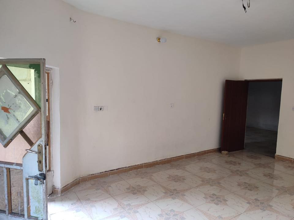 بسبب الوعود الكاذبه نعيد النشر
دار للايجار خاجيه شارع 40 قرب مبنى رئاسه صحة متكون من غرفه وصاله ومطبخ وطرمة وحديقه للاستفسار يرجى الاتصال على الرقم التالي 
***********
