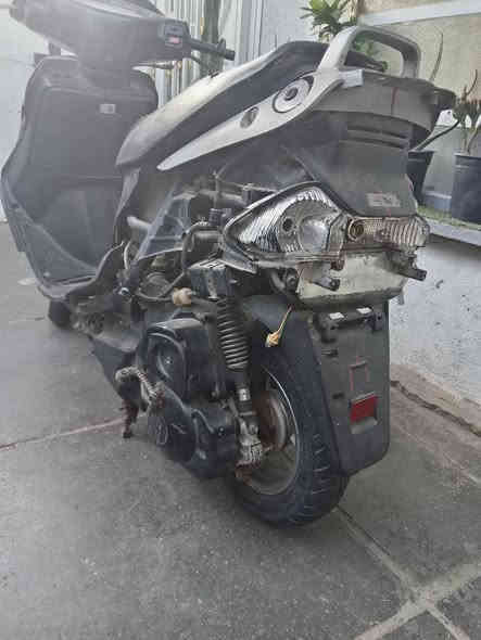 سلام عليكم شباب دراجه كوم حديد السعر 150الف وبيها مجال العنوان بغداد الشعله ***********
