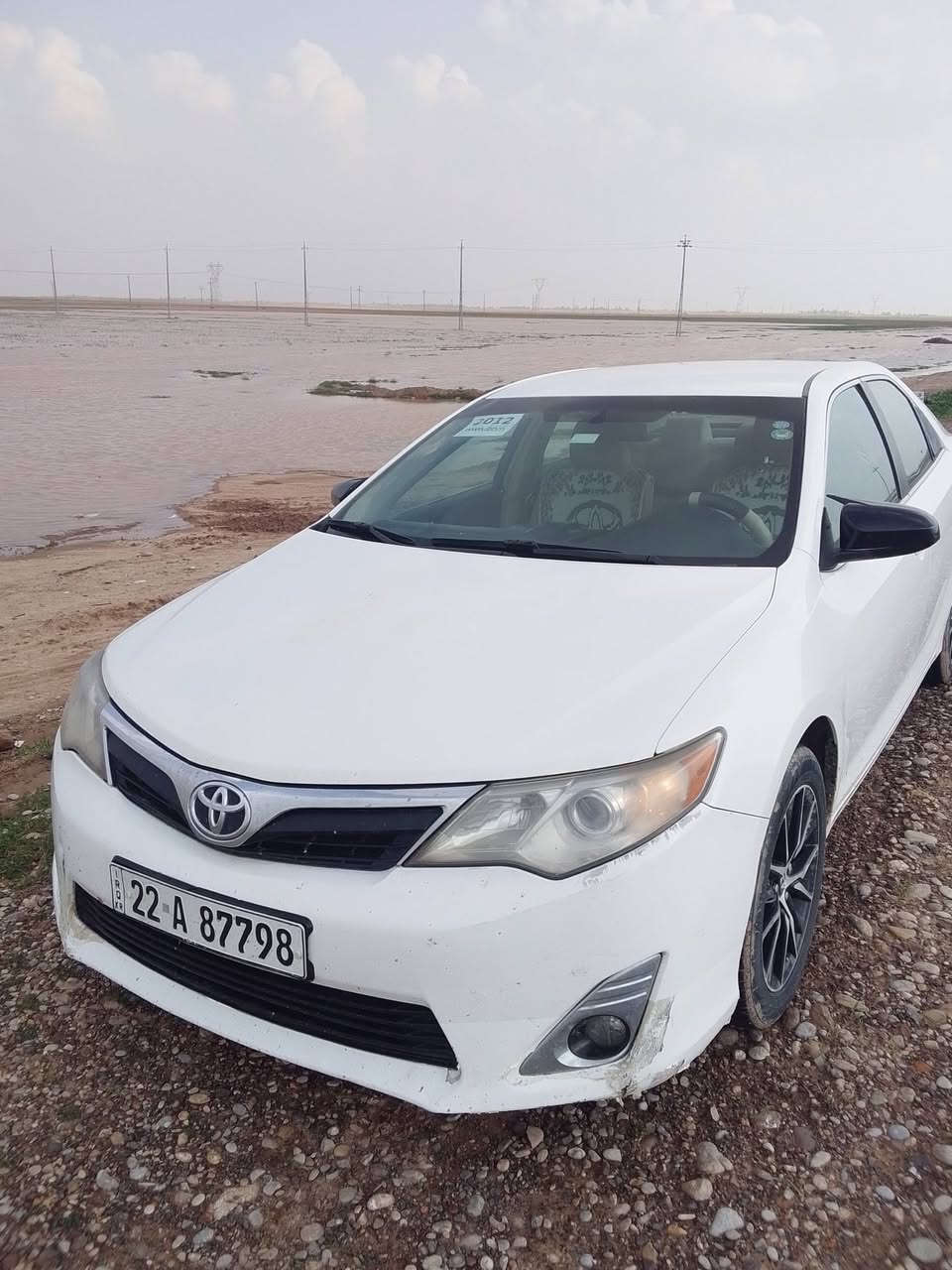 السلام عليكم للبيع كامري 2012 سياره كلين بيها ملاحظات بسيطه محرك مفتوح كير بل شرط
مواصفات LE معروفه ما يحتاج اذكرها باسمي رقم اربيل عليها غرامه 
ورقتين تنزل من سعرها تحويل ثاني يوم السعر المطلوب 147 وبيها مجال العنوان ديالى ناحية العظيم رقم تلفون ***********
