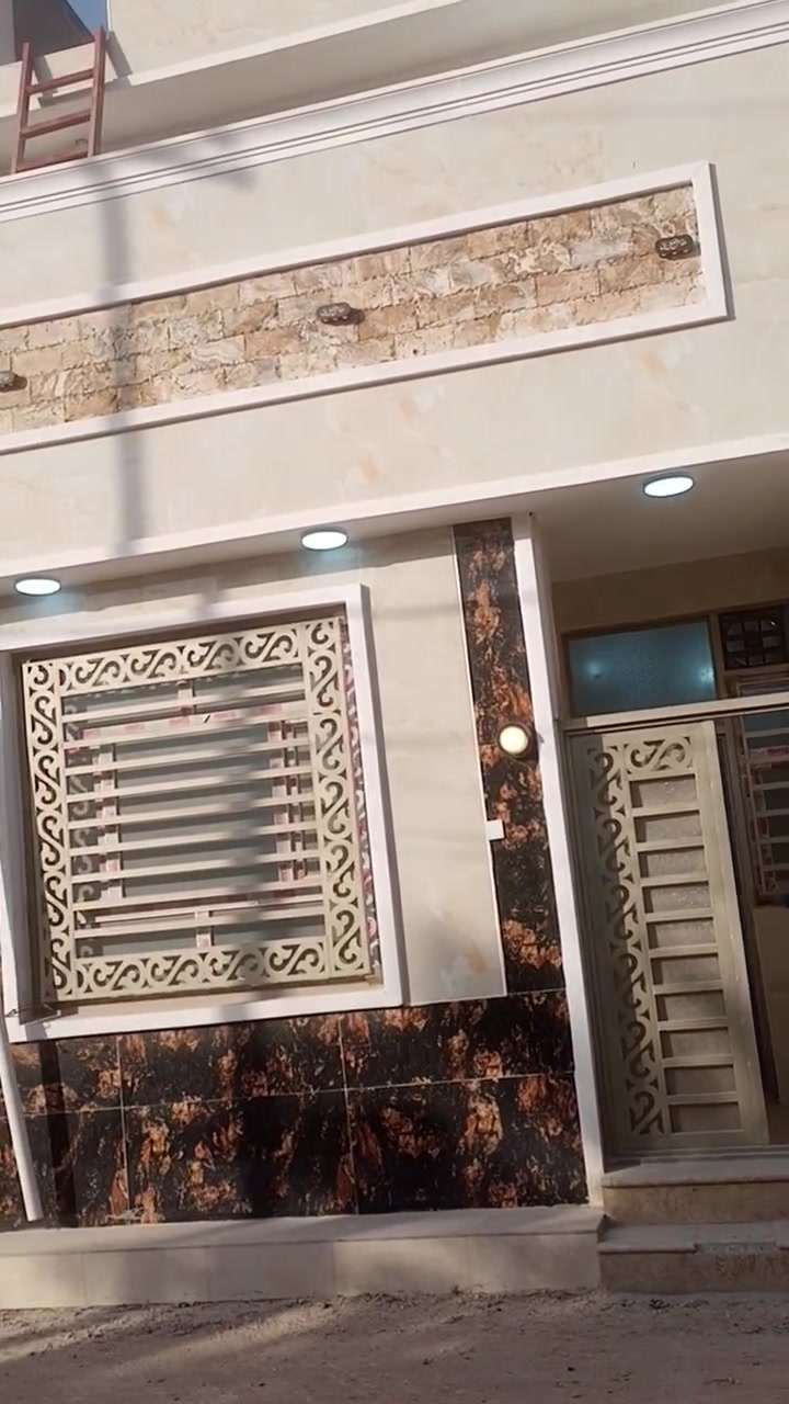 السلام عليكم بيت للايجار مساحته 75 متر في حي العباس علحولي .لعائله صغيره توه كامل كلش راقي البيع وخدماته متوفره السعر 375 وباقي التفاصيل بلفديو ***********

