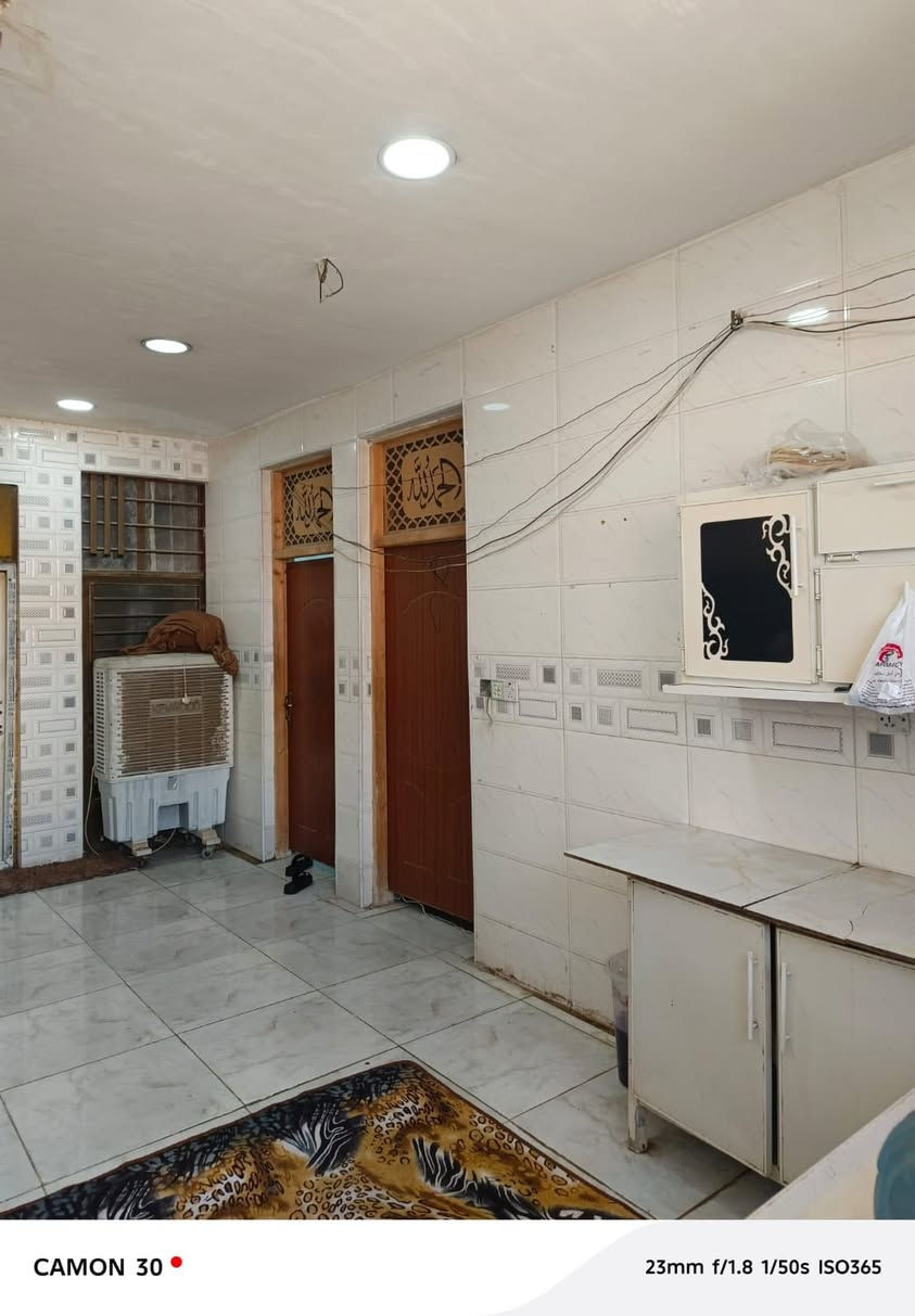 السلام عليكم بيت زراعي زراعي سوق رضا مساحه ٧٥ قرب مولده رزاق العامري يحتوي ع استقبال ومطبخ وغرفه وحمام خارجي وداخلي  والطابق الثاني نفس فصال الجوه بالضبط بس الحولي ماملبوخ يعني هيكل  ب ٤٣ ربي مجال قليل. للشراي  ***********
