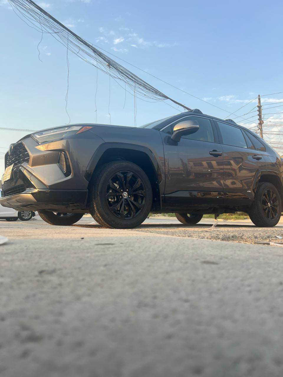 راف فور ٢٠٢٢
حساسات 
رادارات جوانب 
كامره خلفيه 
كشن كهرباء 
شاشه كبيره 
تحكم ستيرن 
حادثها جاملغ ومبدل نفس الون 
بدون دواخل ايرباك برده فقط وراجع سستم 
سعرها ٢٢٠ وبيها مجال مكان السياره بغداد العامريه 
للاستفسار  ***********
***********
*********** بغداد, العراق
