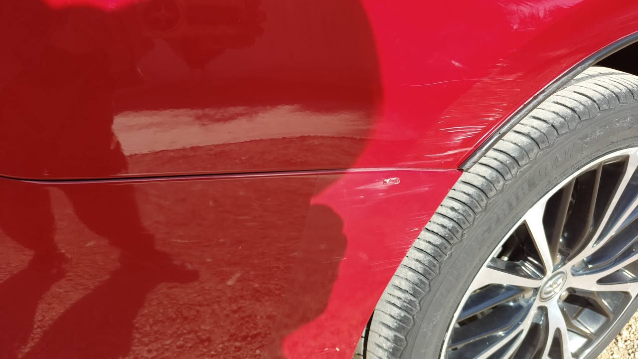 السلام عليكم
كامري 2020 SE هايبرد وارد كندي 

ضررها بالايت الايسر شويه بالجاملغ وشوية بالبنيد بدون تبديل وبدون صبغ تعديل على البارد موضحه بالصور بيها تكحيلات 

بدون ايرباك ماشيه (145000)كم قابل للزيادة السيارة 

المواصفات 

رادار امامي

تحديد مسار 

ثلاث انضمة قيادة

شفتات ستيرن

هاند بريك بصمة 

اوتو هولد 

مقعد السائق كهربائي

مقاعد جلد ومخمل

السعر 17500$

القائم العبيدي 

*********** محمد
