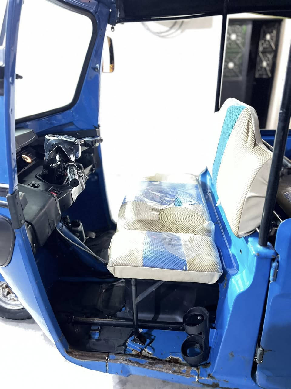 السلام عليكم 
توكتوگ للبيــــع (TVS) موديل (2021) نضيفة الشكل مثل مواضح بالصور + الكير والمكينة مكفول و اي نقص مابيه التوكتوگ مرقمةًالمكان بغداد المحمودية للاستفسار الاتصال ع الرقم (***********) او مراسلة الصفحة .
