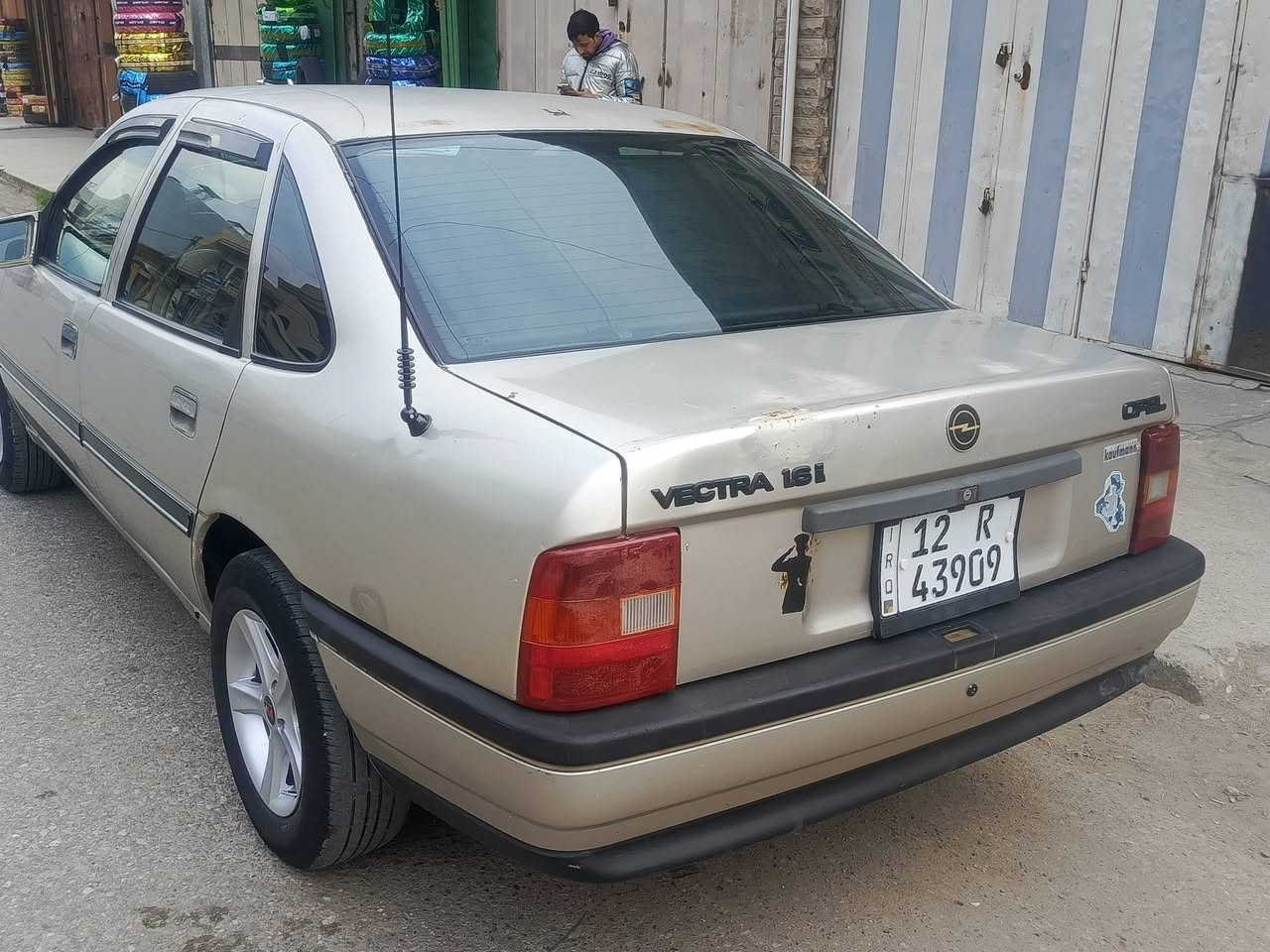 السلام وعليكم اوبل فكتره موديل 1992بدون صبغ ولا ضرر حجم 16محرك بي نفخ باور مركزي شاشه كامره الاستفسار ***********
