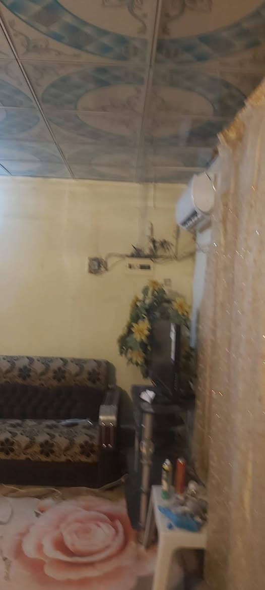 يتوفر دار مثث اللايجار
العنوان البصرة  في القبلة حي الحكيم

يحتوي البيت ع غرفة ومطبخ ومخزن وصحيات ودوانية طابق واحد يورجر مع الاثاث او بدونة حسب الاتفاق سعر اليجار 450
ستفسار ابو عباس ***********
