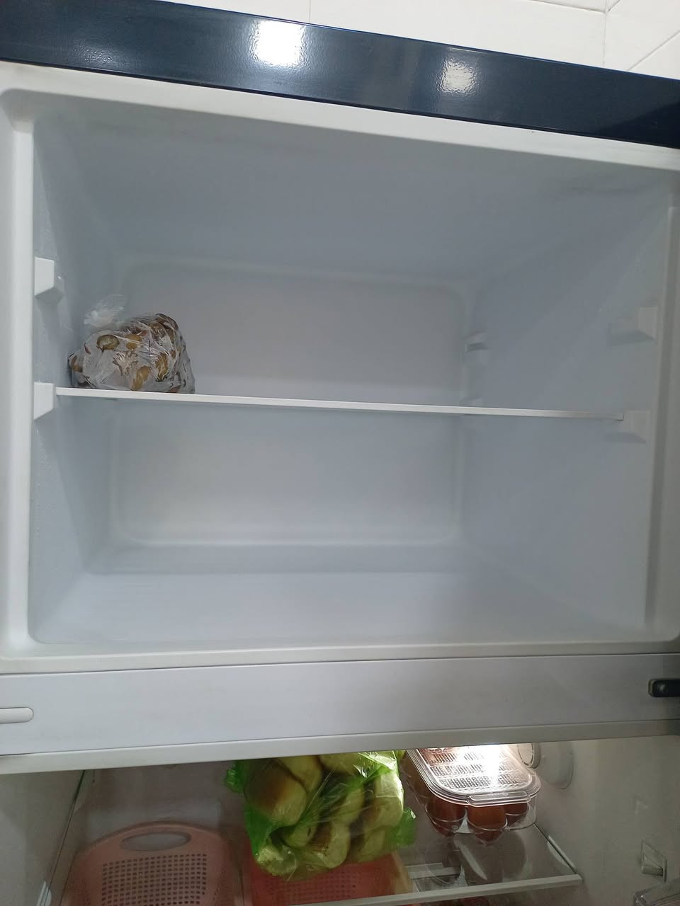 ثلاجه فستال حجمه ٢٠ قدم نظيفه السعر ٣٥٠ الف ***********استفسار على واتساب او الاتصال ع رقم
