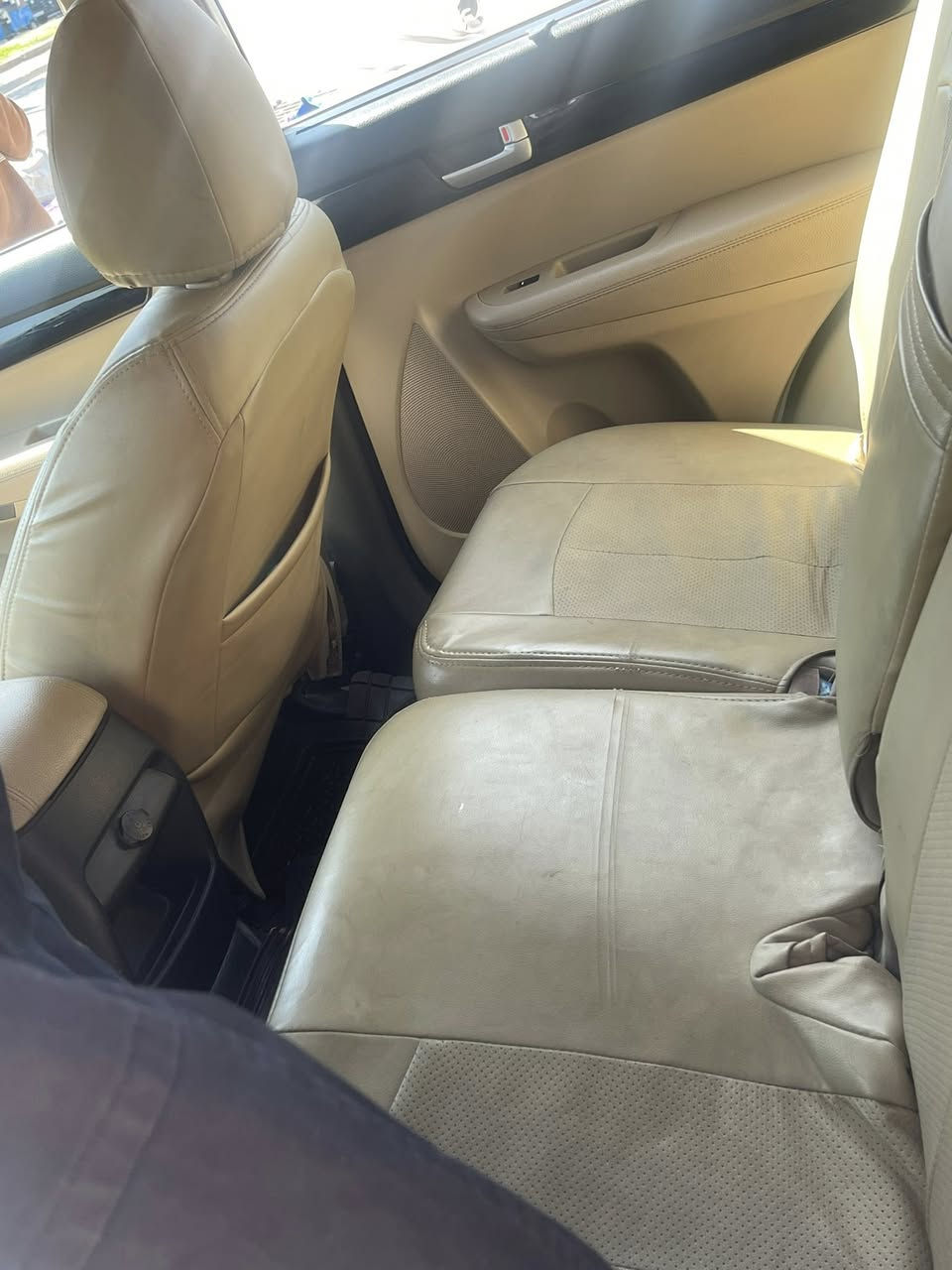 كيه سورنتو
موديل 2015
خليخي فول موصفات 
ماعده البنراما كشن كهربائي 
بصمة تشغيل
 بصمة أبواب
كشنات جلد 
بكلايتات لد
حساس خلفي 
حساس امامي
لد امامي 
٧ راكب
مري شفط
كامره خلفيه 
مكفولة كفاله عامة 
محرك ٦ 
ماشية١٢٠ كيلو 
 
لاستفسار :***********
عنوان بغداد 
سعر : 205وبيه مجال قليل
