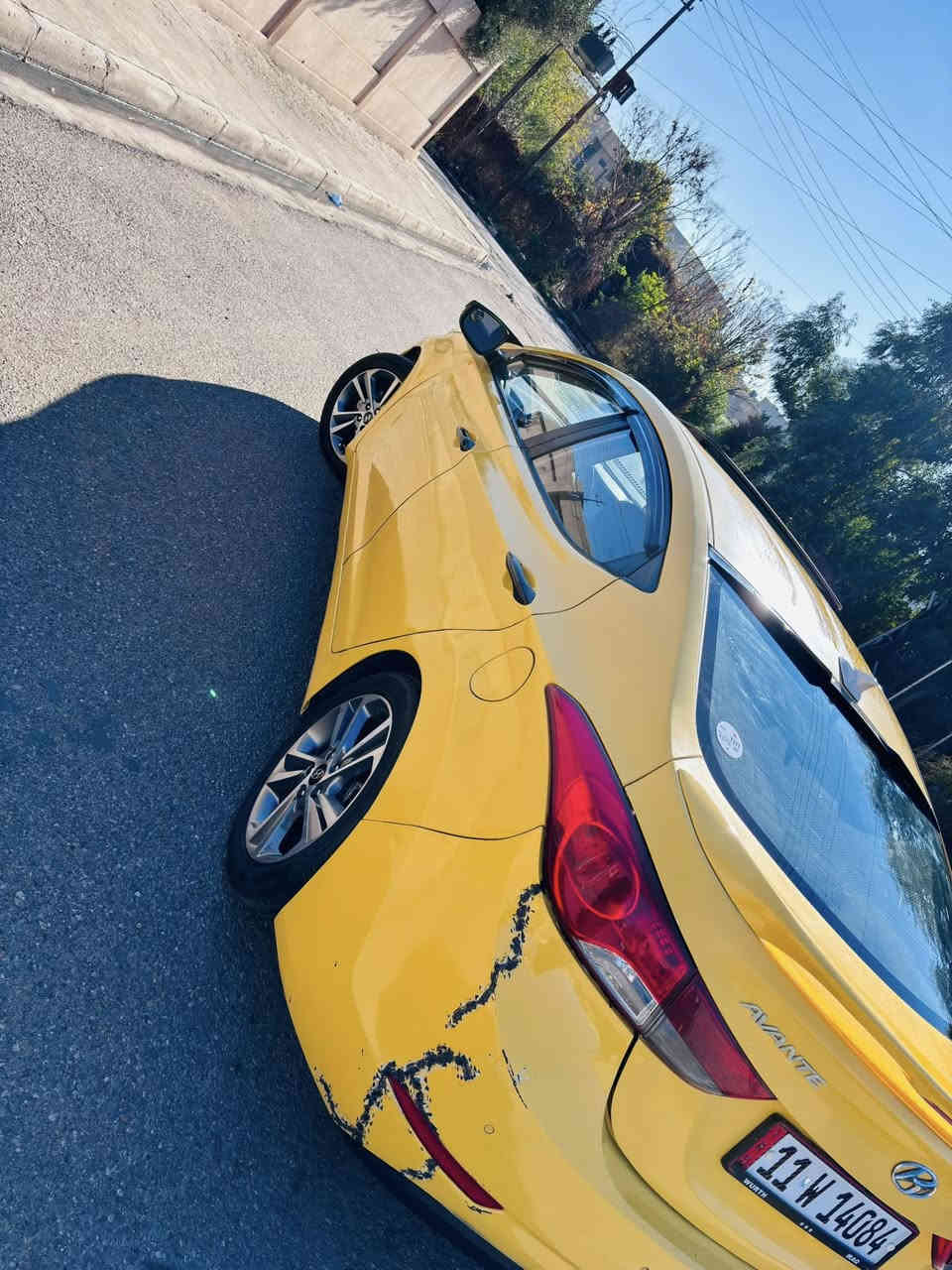 سلام عليكم 
للبيع هونداي افانتي 2013 شكل 16 فول مواصفات للاخير 
المواصفات
1بصمه بلادي 
2 فتحه سقف 
3مري شفط
4 كشنات تدفئه امامي خلفي 
5 شاشه وكامره
6 كشن كهرباء
7 مثبت سرعه وتحكمات ستيرن
8 نضام ايكو
9. ويل كب لمتد 
سياره محرك 1600 GDi مايدك دوانز عليها ادامه كامله بلكات مجاول فيت بم فلاتر غرف حتراق  نوزلات سياره ماتصرف عليها ربع محرك وكير شرط سياره بدون ضرر لكن طاير عليها البوند وبيها معجون مل تكسي سياره رقم بغداد باسمي كوبون بانزين بيها مكان السياره موصل رقمي للاستفسار ***********  
وعليها زينه مري باتمان ويدات سود السعر (110) وبي مجال بيها ضربه خفيفه بل دعاميه الوره ومصلحه موضح بل صورهً وسلامتكم
