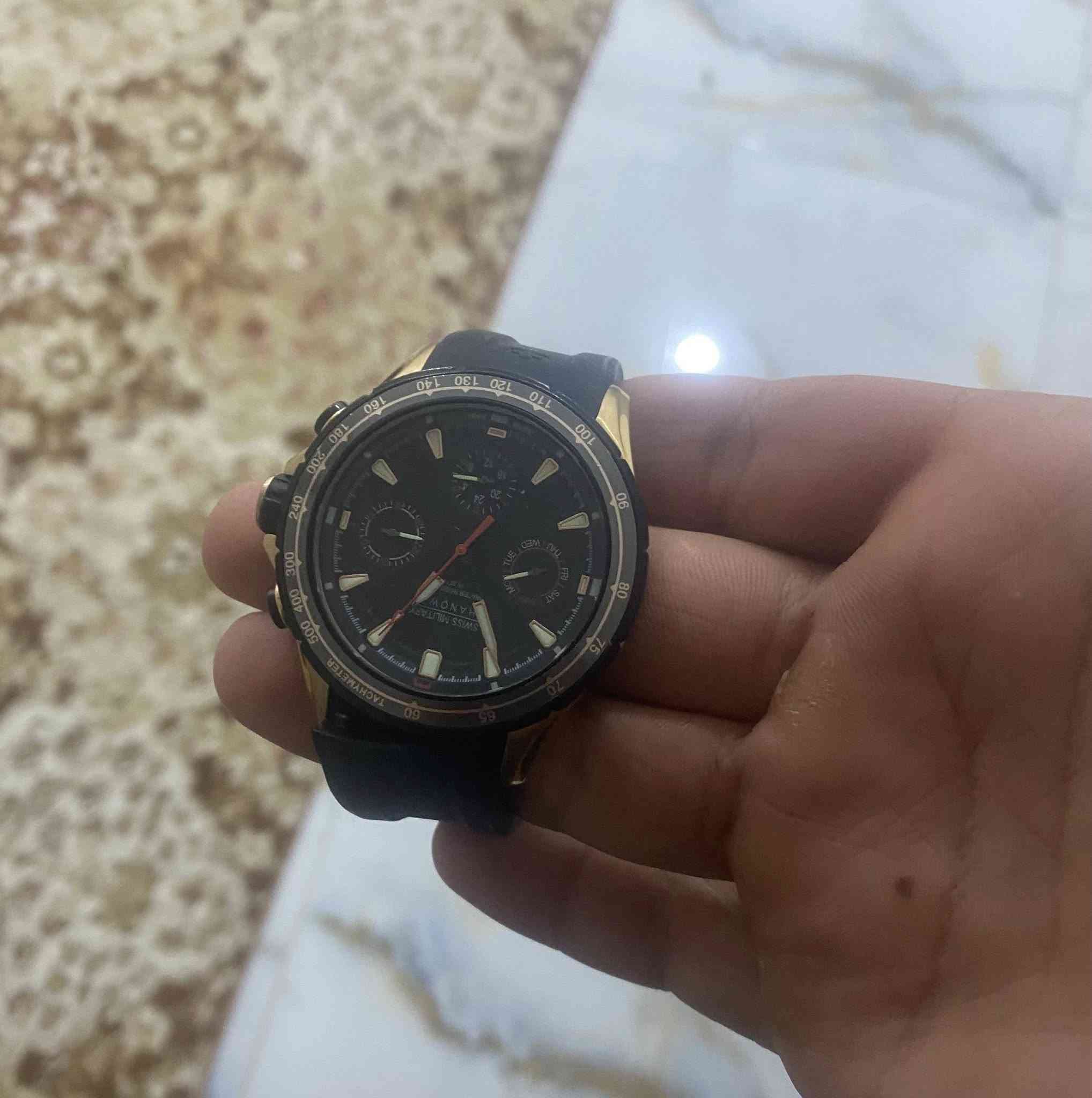 السلام عليكم ساعات للبيع مثل ما موضح بالصور مستعملات بشكل قليل وما بيهن اي خدوش الي يحب يستفسر هاذا رقمي ***********
