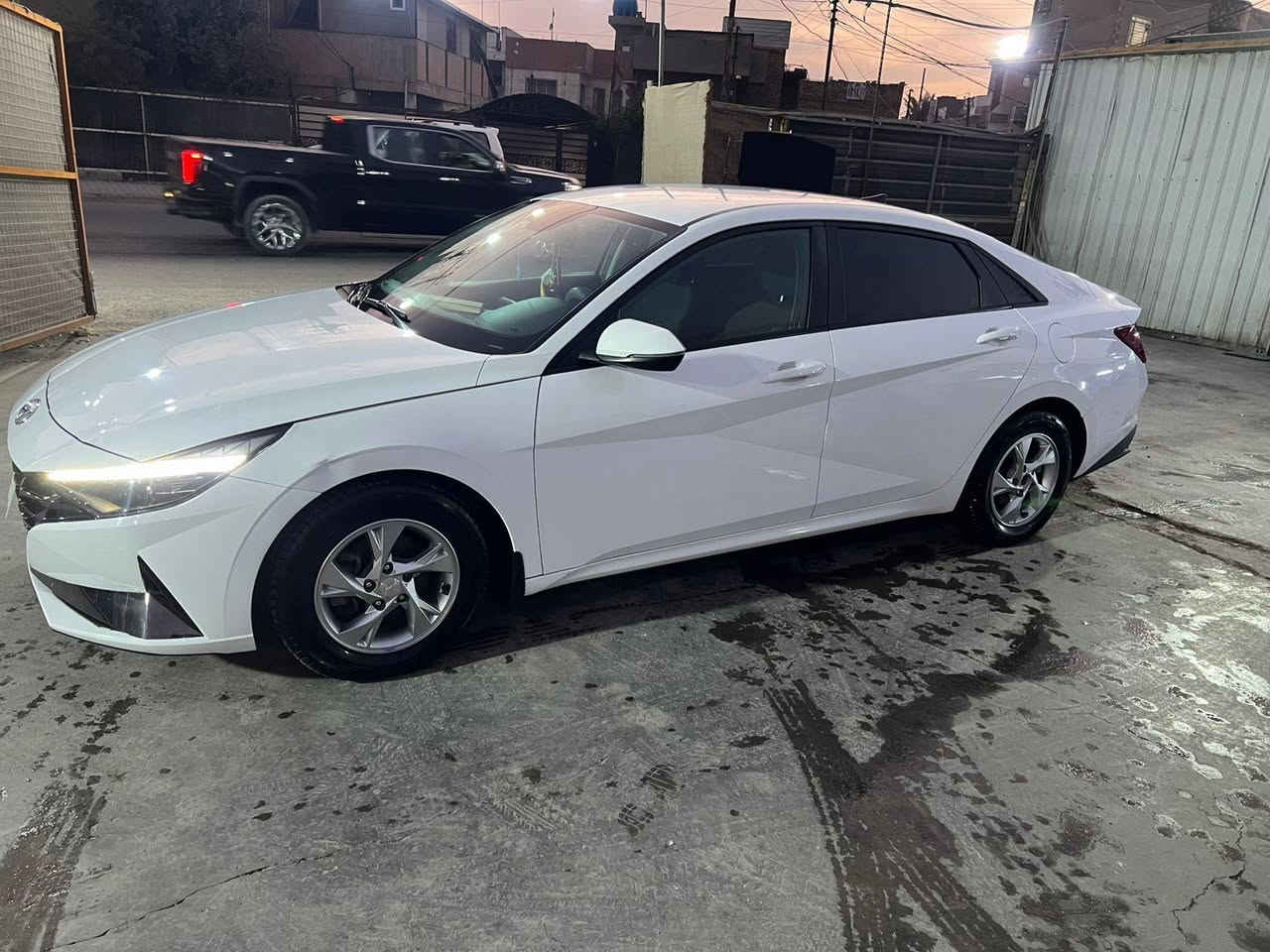 السلام عليكم الانتره مديل 23 وارد كندي  ماشيه 45 كيلو مو ميل  السياره بعدهي بدون رقم حادثها موضح بل صور وبيها بابين كلير مناك السياره جاهزه جديده السعر 138 ورقه وبيها مجال بسيط مكاني بغداد الجديدة الرقم ***********
