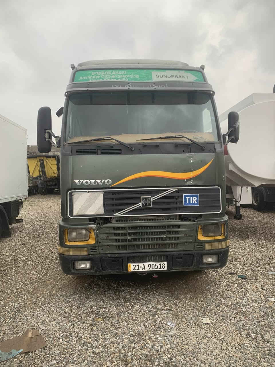 فالفو FH/460 كير عادي قمارة 3 خطوط مربوط بالسنوية قلاب 3 محاور تك تاير وعربانة مالتها موجودة للتحويل وهذا حالياً وراها منفيست بلاد 3 محاور تك تاير وحاليا دبل تاير يحمل 55 طن بودي فافون وشاصي حديد نظيفة وحلووة عربانة وسيارة شرط كير ومحرك واكسل وشاصي بيها باج بطن وسنوية ورقم جديد وتستلم حصة كاز كركوك

موديل / 2001

السعر / 320$ كامل مع بودي منفيست

والسعر فقط راس / 135$

اوقات الاتصال من ساعة 9:00 صباحاً حتى ساعة 8:00 مساءاً

***********

***********

***********

عنوان / كركوك معارض شارع المطار مقابل جسر واحد حزيران 

معرض الرافدين المركزي للسيارات الثقيلة
