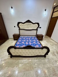 غرفه نوم • خشب ثقيل • قرب أمانة بغداد