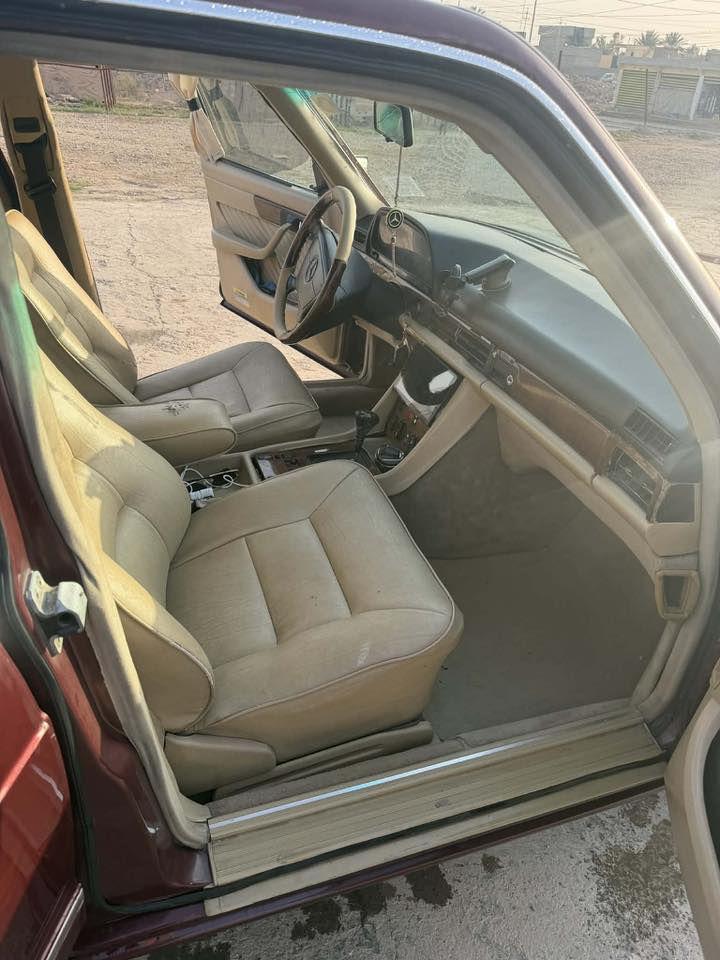 سلام عليكم اخون  مارسدس جامبو باب قصيرر   موديل 90 وارد ياباني بدون سلايت    رقم انبار بسمي هزة جديدة تخم تاير صدر تبريد كلة جديد مكينة كير سنتر لك غرفة جديدة سياره جاهزه للخير رقم صاحب السياره *********** السعر 85وبيها مجال بصيط
