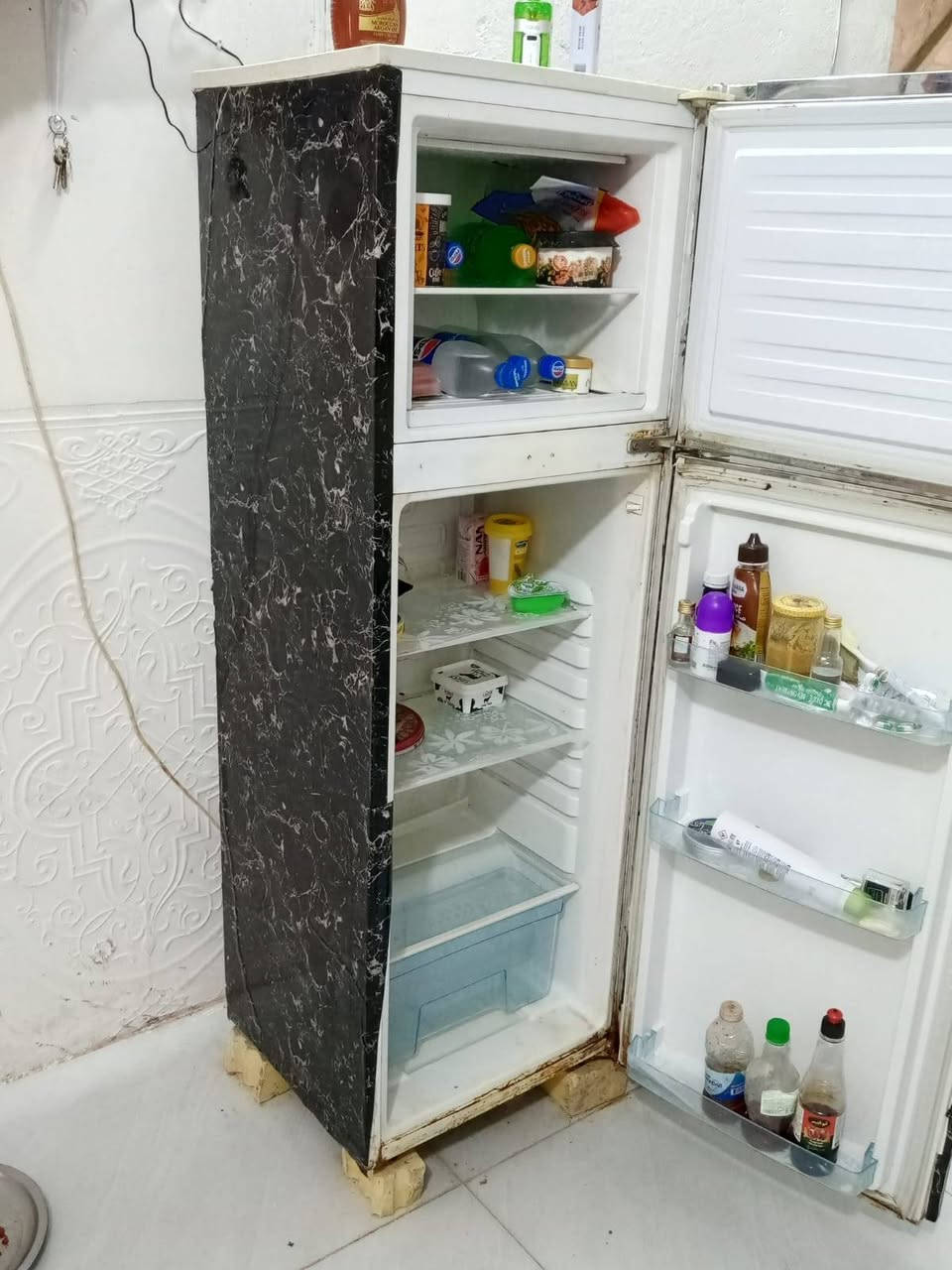 ثلاجه للبيع نضيفه واتجمد شرط الفحص
125بيها مجال قليل شرط تشتغل *********** واتساب 
المكان نجف حي العسكري
