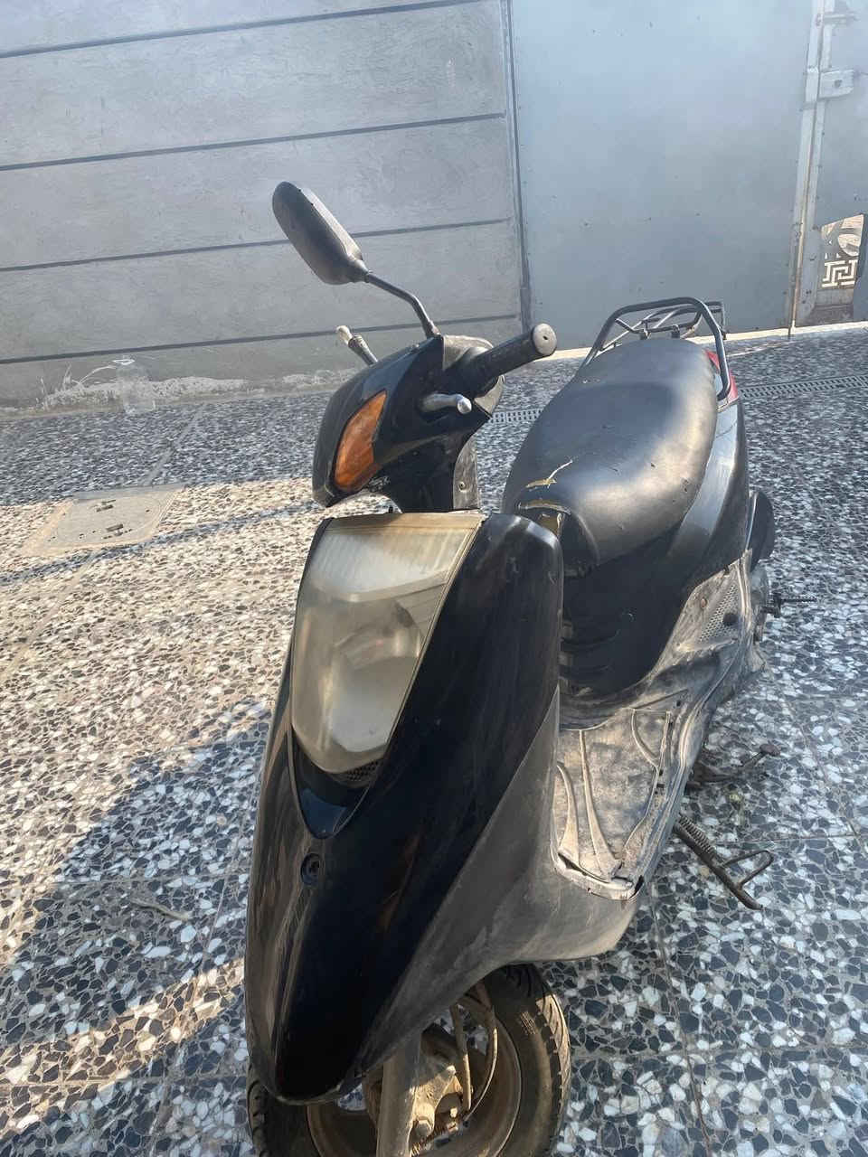 سلام عليكم دراجه بريز بس كفرات تجاري باقي كله اصلي مجفته قبل شهر البارحه وكفت عدي ابيعه عله طفيته هندر سلف شغال كله بلادي سعر ٣٠٠ مكاني بغداد الشعب ***********
