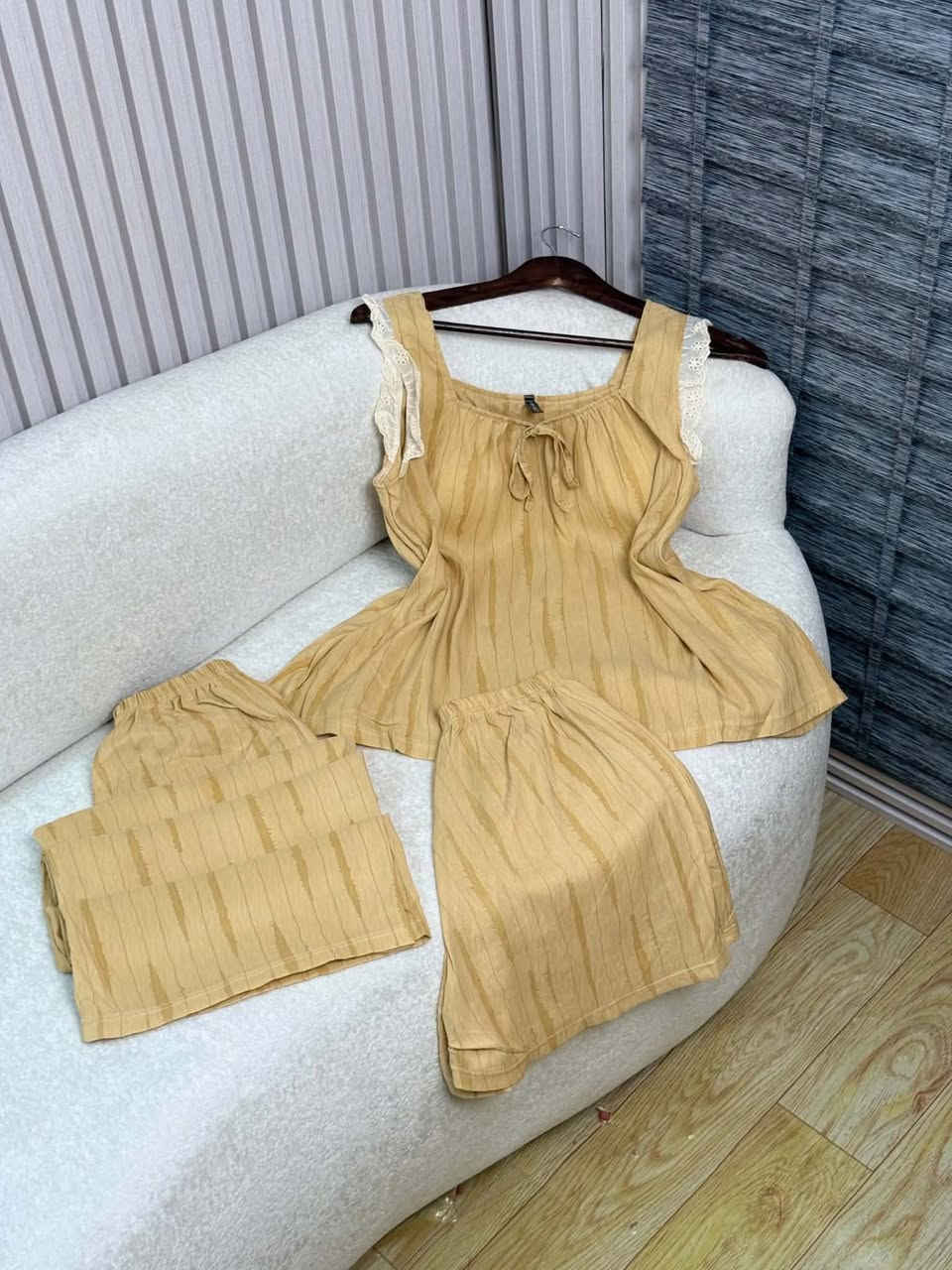 تراك للاميرات فقط  ٣ قطع بسعر ١٣ الف فقط   يتوفر. 
توصيل كافة المحافظات بسعر٤. 
توصيل داخل الكوت ١ فقط
خامة كلش راقية فحص امام المندوب.


**إذا كنت صاحب هذا الإعلان وتريد حذفه لأي سبب، رجاءا أرسل رسالة إلى الدعم الفني**