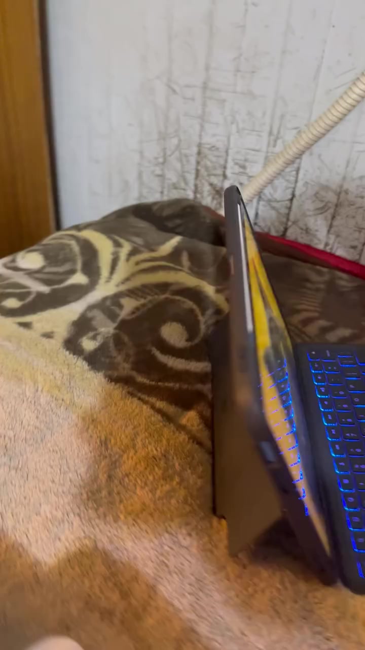 ⸻

للبيع: iPad 11 A16 مع ملحقاته
 • الموديل: iPad 11 A16
 • الحالة: ممتازة، البطارية 98%
 • الملحقات:
 • ماجك كيبورد بسعر 65,000 د.ع
 • قلم عادي (غير أصلي)
 • الضمان: ضمان ماستر
 • الاستخدام: خفيف جداً، فقط لمشاهدة الأفلام
فقط بي زلغتين صغار ممبينات موضحهن بالصوره من وره القلم يعني مال قلم لا ضربه ولا شي والباقي شخطه وحده ما بي نضيف ١٠٠٪؜

💰 السعر: كلهن ب450 الف  وبي مجال شويه والي يريد بس الايباد بدون القلم والكيبورد سعر اخر براحته 
📍 الموقع: بغداد المشتل 

للاستفسار أو التواصل: [رقم الهاتف أو واتساب] ***********
