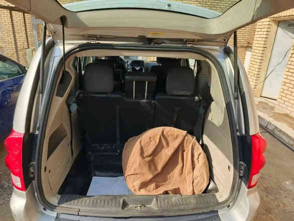 السلام عليكم دوج كرفان ٢٠١١ أمريكي بدون حادث كلين بيه فقط كلير جاملغ خلفي السياره فول لمتدد بغداد بسمي السونر موجود بصور كير محرك بحاله جيده مكان السيارة بغداد الغزالية السعر ١٣٢ مع مجال اتصل على صاحب السيارة *********** مكلف بنشر ممنون
