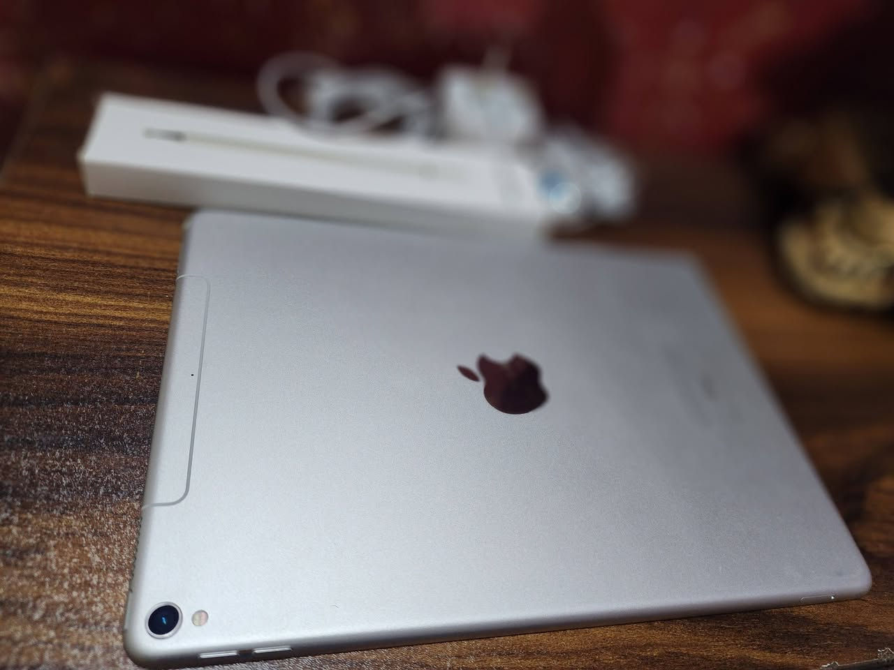 ايباد برو 10.5 جهاز نضيف مكفول ذاكرتة64 اربع سماعات استريو ،شاشتة 120هرتز سريع وسلس وياه سماعات وشاحنة وقلم تايبسي ولاسق شاشة 230 نهايتة ***********
