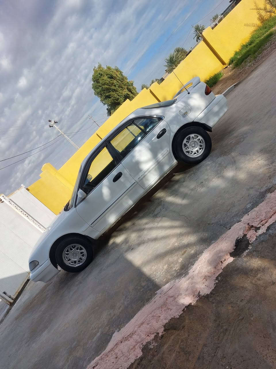 سوناتا موديل 94 لون ابيض مصبوغة للجمالية  محرك كير خير من الله كير اتوماتيك محرك مسكر  رقم ديالى السيارة جاهزة خير من الله صدر امامي خلفي جديد تخم تايرات جدد الكهربائيات كلها شغالة السيارة مال جناي (السعر 45 وبيها مجال حك الجية)
المكان /ديالى/الخالص/التحويلة 
الاستفسار /***********
***********
