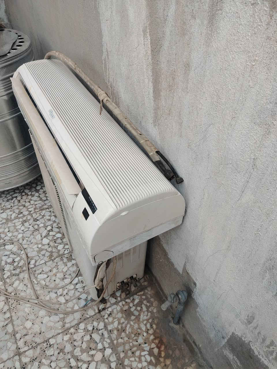 السلام عليكم للبيع سبلت جنرال 2طن شغال وثلج
سعره ٣٠٠ وبي مجال
***********
