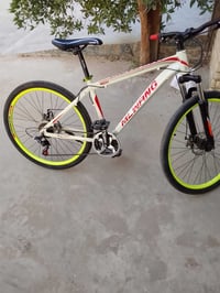 مقاس ٢٦ • استعمال قليل • قفل