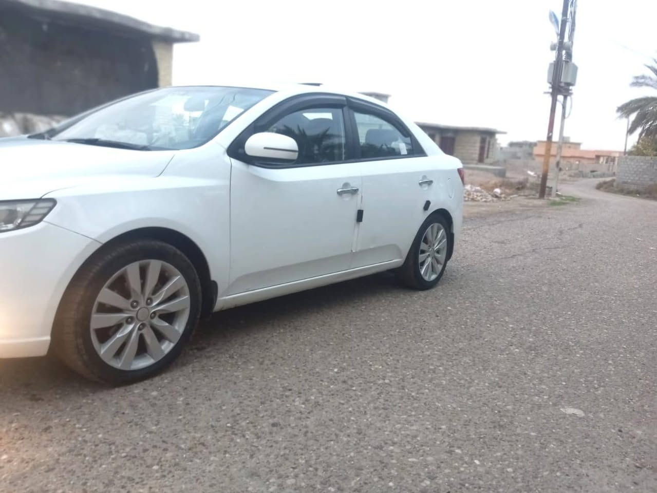 سيراتو موديل 2013 فول مواصفات 1/1 محرك 1600 رقم سليمانية الجديد بسمي سنوية تنتهي 2028 شهر السادس مكفولة من الظربة والتبديل فقط صبغ باب السكن  والباقي مكفولة بصمة تشغيل وبصمة ابواب تحكم  ستيرن جهتين  شفتات ستيرن رياضية  راديو شاشة اصلية  وبيها هواية مواصفات 
السعر 118 مكاني الانبار ــــ فلوجة 
***********
***********
