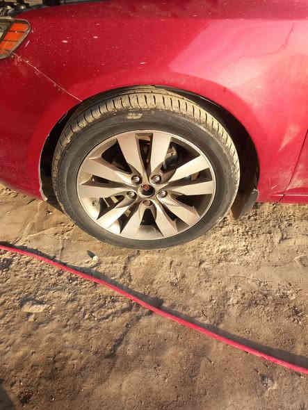 اسلام عليكم
ويل سيراتو للبيع
تايرات نضافه ٨٠ /١٠٠
حجم الويل ١٧ 
زوج بلاديات 
وزوج مصبوغات 
السعر ٢٧٥
واسط قضاء الصويره 
***********
***********
