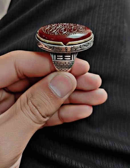 ​💍🔥 للبيع: خاتم العقيق اليماني الفاخر والنادر 🔥💍
💎 تفاصيل الخاتم:
​الحجر الكريم: عقيق يماني أصلي بلون مميز (مع شهادة الضمير والذمة على الأصالة).
​الصياغة: صياغة يدوية ثقيلة ومتقنة، ​نوع الفضة: فضة عيار 950 النادر ​اسم الصائغ: من إبداع أنامل "قيس الصائغ" 
النقش الروحاني: يحمل نقش حرز السيد علي القاضي على وجه وفص الخاتم (منقوش وجه وظهر)،
​💰 السعر: [250]وبي مجال حق الجيه 
​📍 الموقع: [ العماره ]
​📞 التواصل: [***********]
​ملاحظة هامة: الخاتم يُباع بضمان أصالة العقيق والصياغة (فضة 950)، وهو مخصص للمقتني الجاد.

