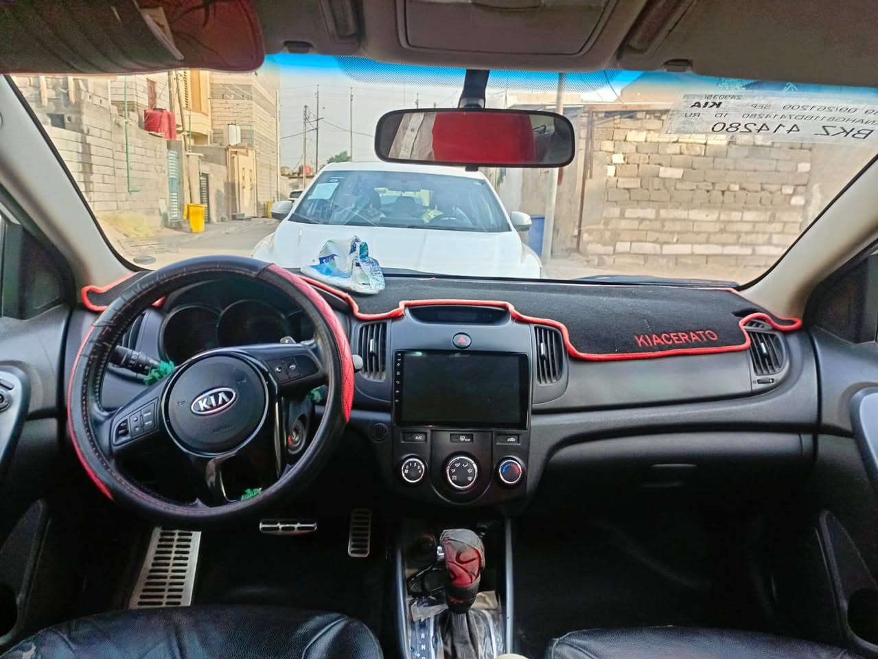 سيارة كيا سيراتوا موديل 2013 للبيع سيارة موظف ما متعوبة بيهه بارد باب الصدر وتحتاج كمبريسر للتبريد الباقية جاهزة من كلشي سنوية جديدة تختم تاير جديد حدادية جديدة سيارة جاهزة بس فول بانزين ودهن هذا رقم صاحب السيارة
السعر 100 وبيه مجال 
 *********** الاستفسار الاتصال بصاحب الرقم
