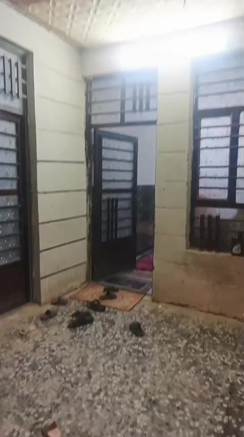 السلام عليكم مكلف بل نشر الاستفسار اتصل ع صاحب البيت
بيت للبيع  مساحه 100متر مربع غرفتين نوم استقبال وصاله وصحيات ومنور بيت نضيف عنوان الحسينيه الراشديه السكلات شارع العشره الاف شارع مكصوص كاعد شتغلون بي وراح تتبلط الاستفسار اتصل ***********
