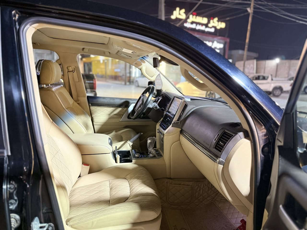 لاندكروزر
2017
Vxs اصلي
شمالي 
ببهة كارت جوة الباب الخلفي مال في اكس
معروفة موصفات vxs 
سعر 510ورقة بيهة مجال بصيط *********** 
مكاني بغداد ترهم مرواس او دفعيتن
