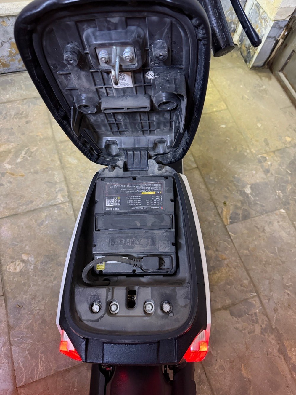 السلام عليكم 
دراجه شحن نوع هوندا 
دراجه كلش نضيفه 
وبطاريه ليثيوم 
العنوان:بابل المسيب 
سعرها 900وبيها مجال 
للتواصل :***********