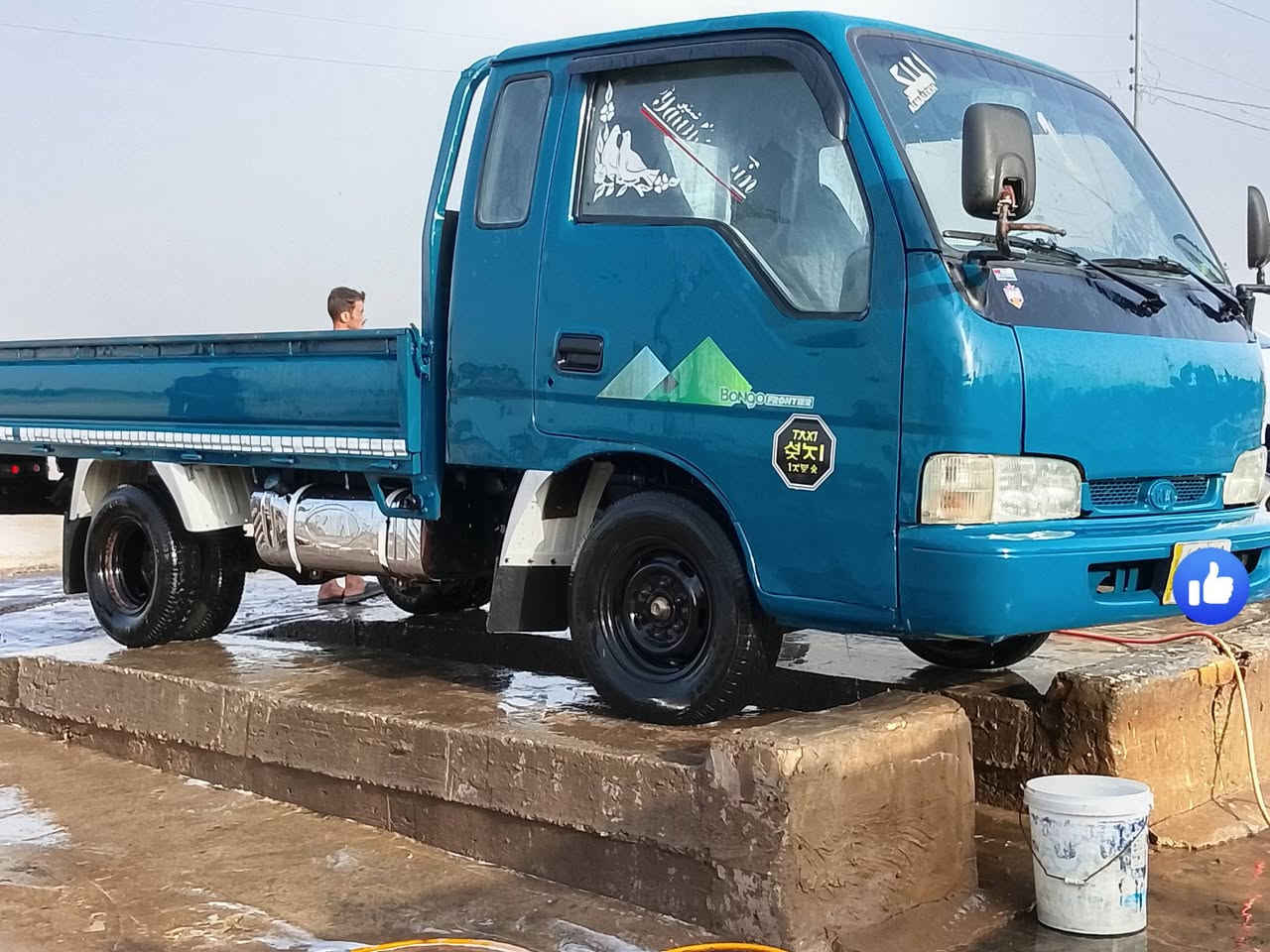 السلام عليكم البيع كيا فونتير موديل 2000 سياره جديده تحويل مباشره 
محرك وكير مكفولت تخم تيرات وحديد وشاصي مكفول للجميع سياره بحاله الوكاله 
السعر 58 ورقة 
***********
